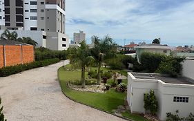 Sobrado com garagem e churrasqueira
